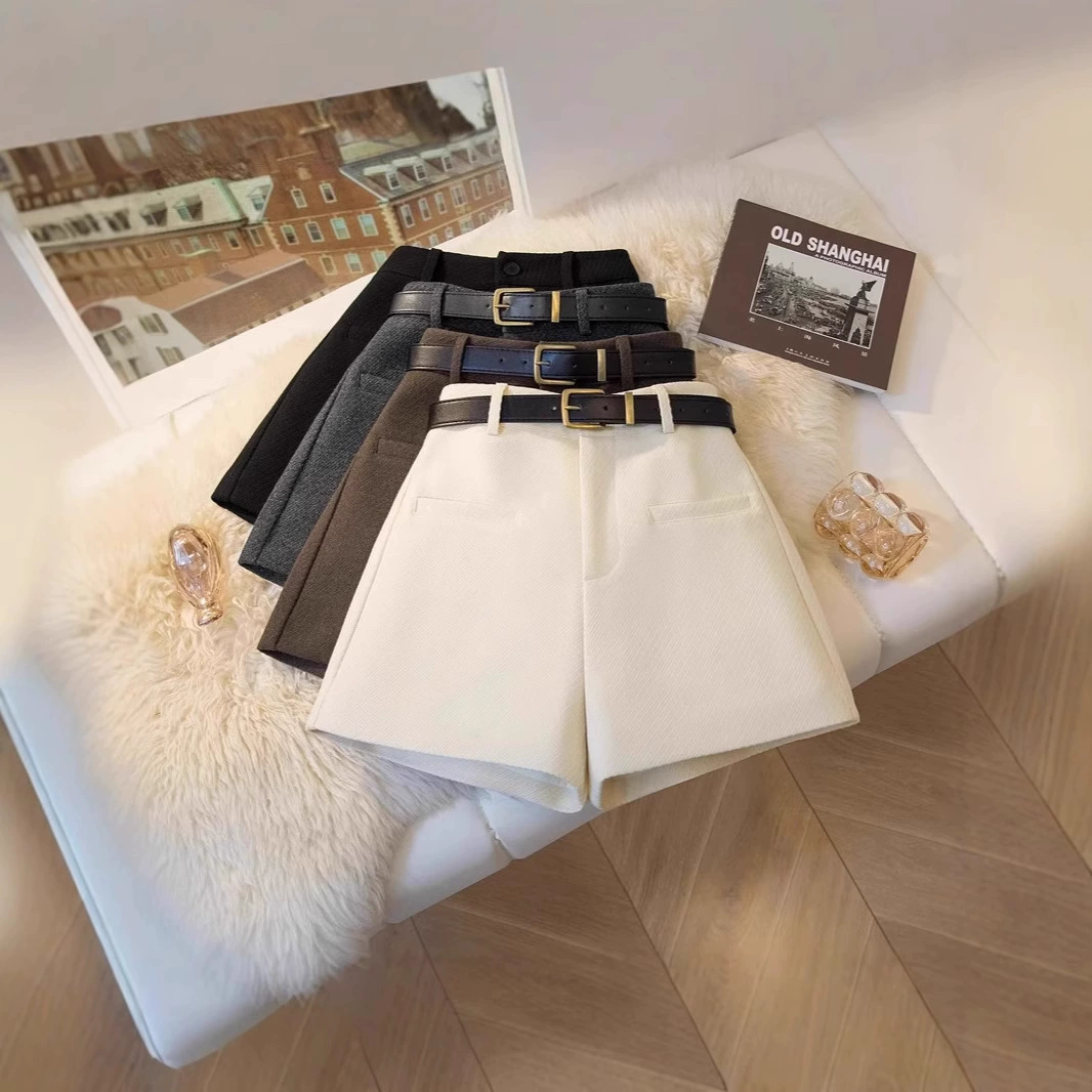 Носить шерстяные шорты для маленьких женщин осенью и зимой 2024 года серые сапоги с высокой талией брюки дикие тонкие и широкие брюки