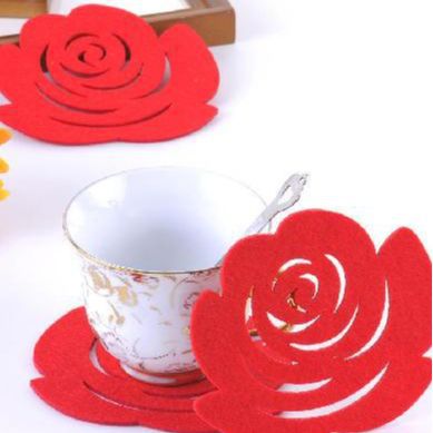 厂家直销时尚 镂空毛毡杯垫新款防滑隔热玫瑰花手工毛毡杯垫 餐垫