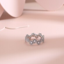 ��Ʒ����ѩ���r�����ڽ����ָ�����ָ�Y���|��Ů�S��