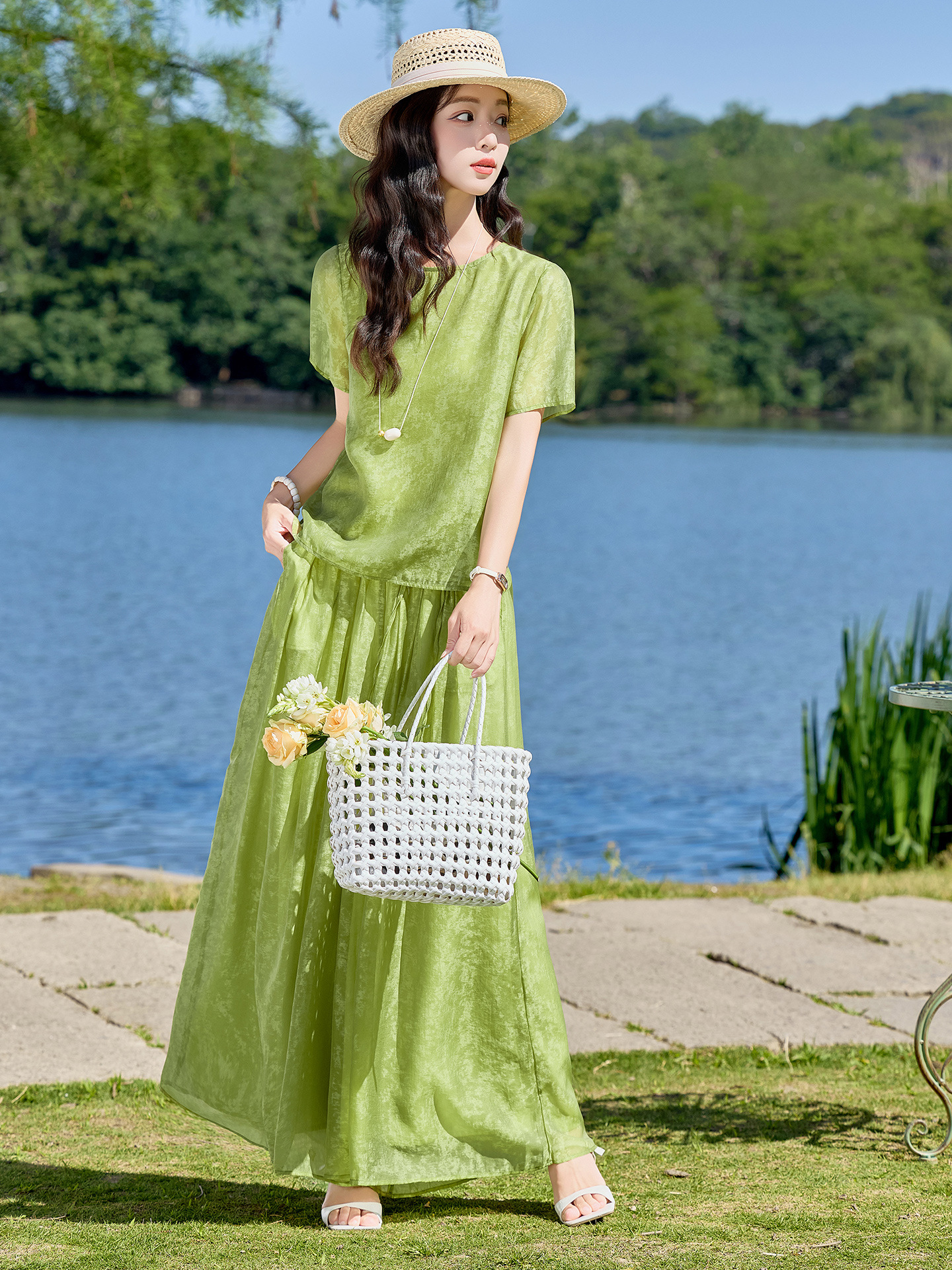 Bộ quần áo hai mảnh sơ mi hoa văn nổi quần ống rộng phong cách Trung Quốc mới — Xanh lá cây nhạtcolor, màu trắng
