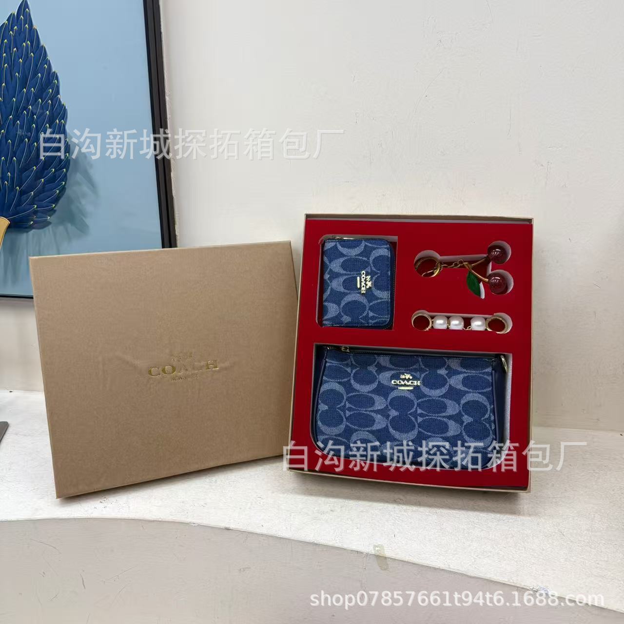 Transfronterizo paquete de bolsas de mano de damas 2025 nueva moda impresa bolsa de cambio llaveros caja de regalo universal