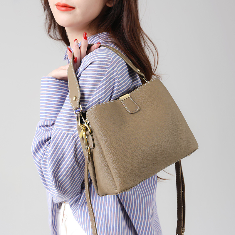 2025 New Genuine Leather Women's Fashion Versatile Shoulder High-end Niche Design Crossbody Bag_voghion.com
