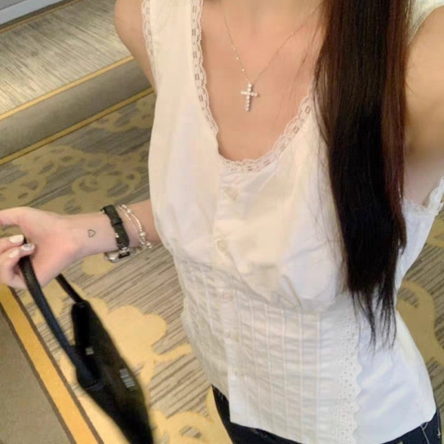 French white lace edge V-neck top for women, summer sweet and spicy style sleeveless waist-cinching blouse with a sense of design