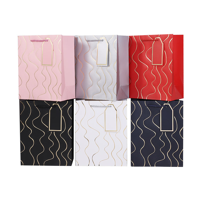 Nueva bolsa de regalo de estampado en caliente en relieve de línea ondulada, comercio exterior, bolsa de papel más vendida transfronteriza, tienda de regalos, supermercado, bolso al por mayor