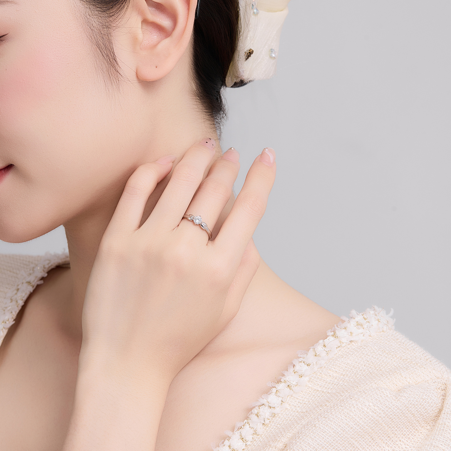 Xuping aleación de cobre chapado blanco incrustado joyería de joyas artificiales japonesas y coreanas anillo de viento nicho alta sensación al por mayor