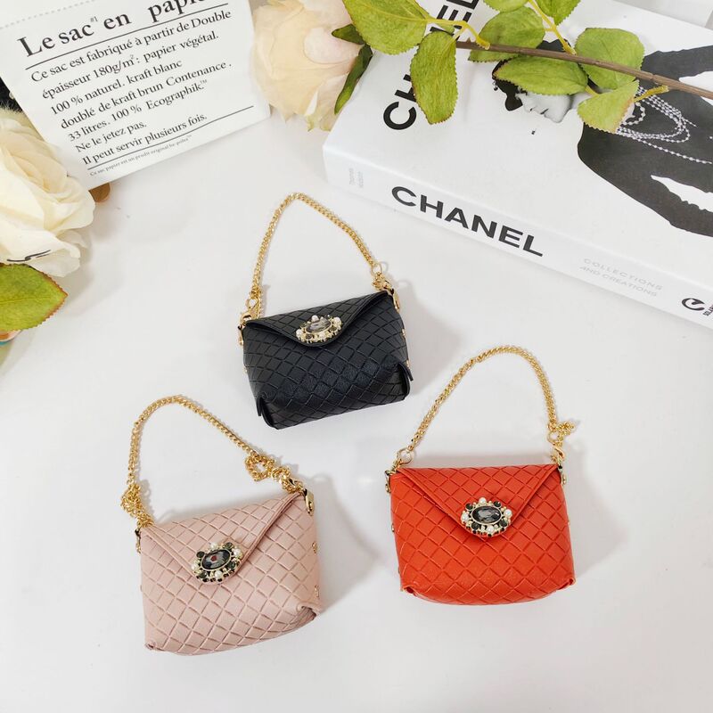 Korean version of the new fashion niche rhombus small fragrant style envelope mouth red envelope key chain coin purse earphone bag ornaments
