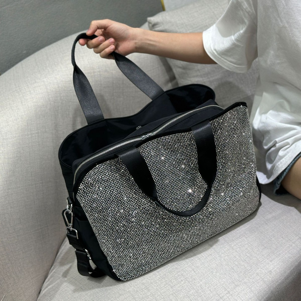2025 Frühjahr und Sommer Neue Welle der Mode Eingelegte Diamanten Große Kapazität Quadratische Prägung Handtasche Große Pentagramm Single Shoulder Crossbody Bag_voghion.com