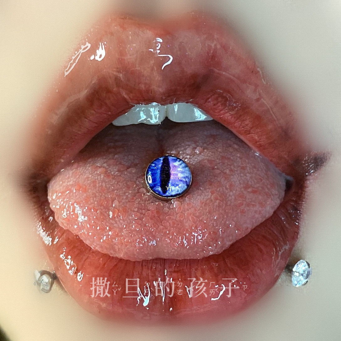 Silver pointed spike labret stud material detail
