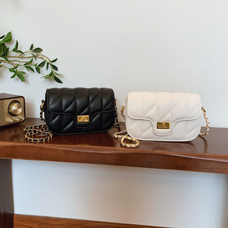 Popular Quilted Underarm Bag, New Trendy Spring and Summer Versatile Shoulder Crossbody Bag, Niche Summer Black Chain Women's Bag
