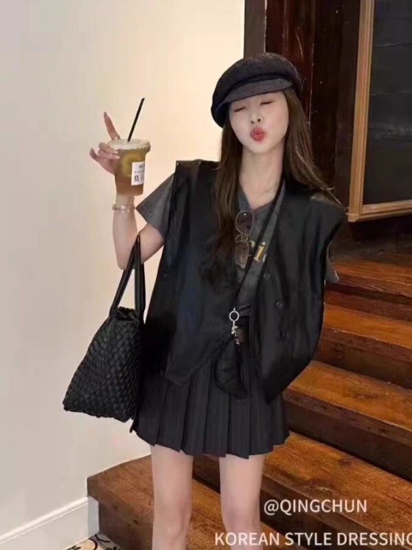 韩版时尚V领无袖PU皮马甲女2025秋季新款设计感叠穿坎肩马夹外套|undefined
