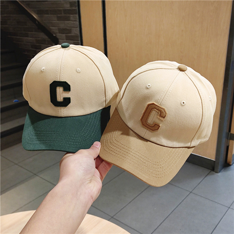 Gorra de béisbol estilo coreano con letras en patchwork para mujer, que estiliza el rostro, gorra de pico de pato con visera rígida para hombre.