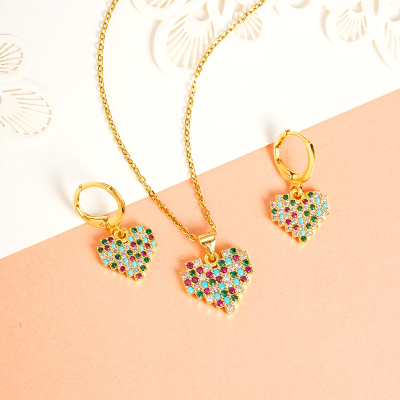 Vietnam Shajin Xiaozhong Collar de amor de diamantes de todo fósforo que no se desvanece durante mucho tiempo Pendientes de lujo ligeros de alta gama para mujer Suministro de accesorios