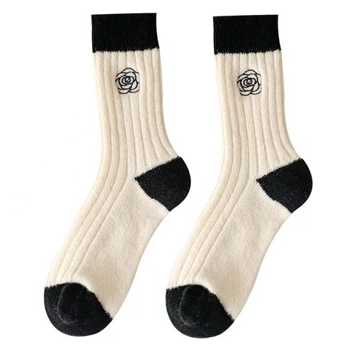 Japanese rose embroidered wool thickened socks women's mid-calf socks autumn and winter warm black and white cross pile socks