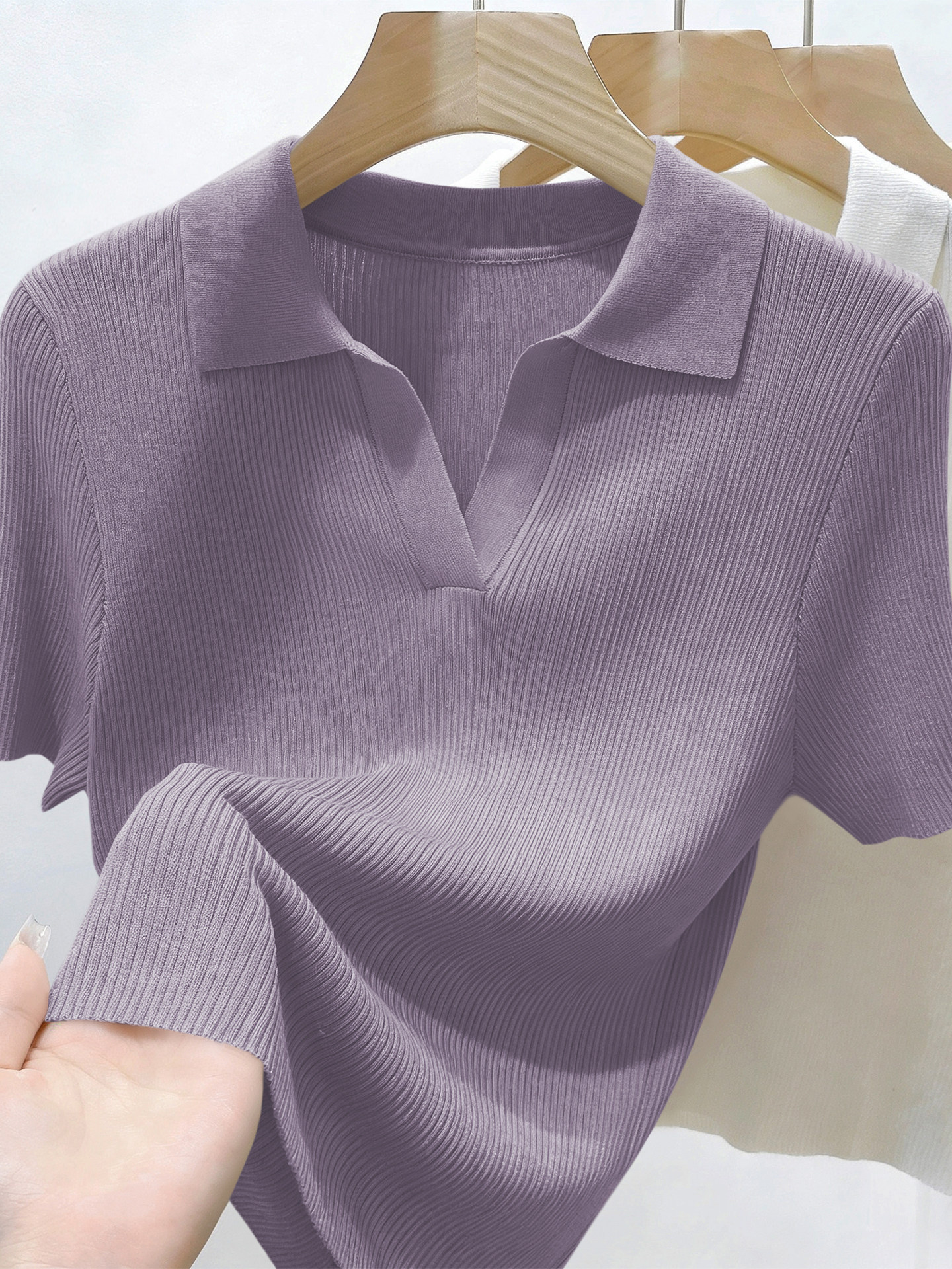 Áo thun nữ cổ polo tay ngắn dáng ôm chất liệu len mỏng mùa hè — màu xanh nhạt