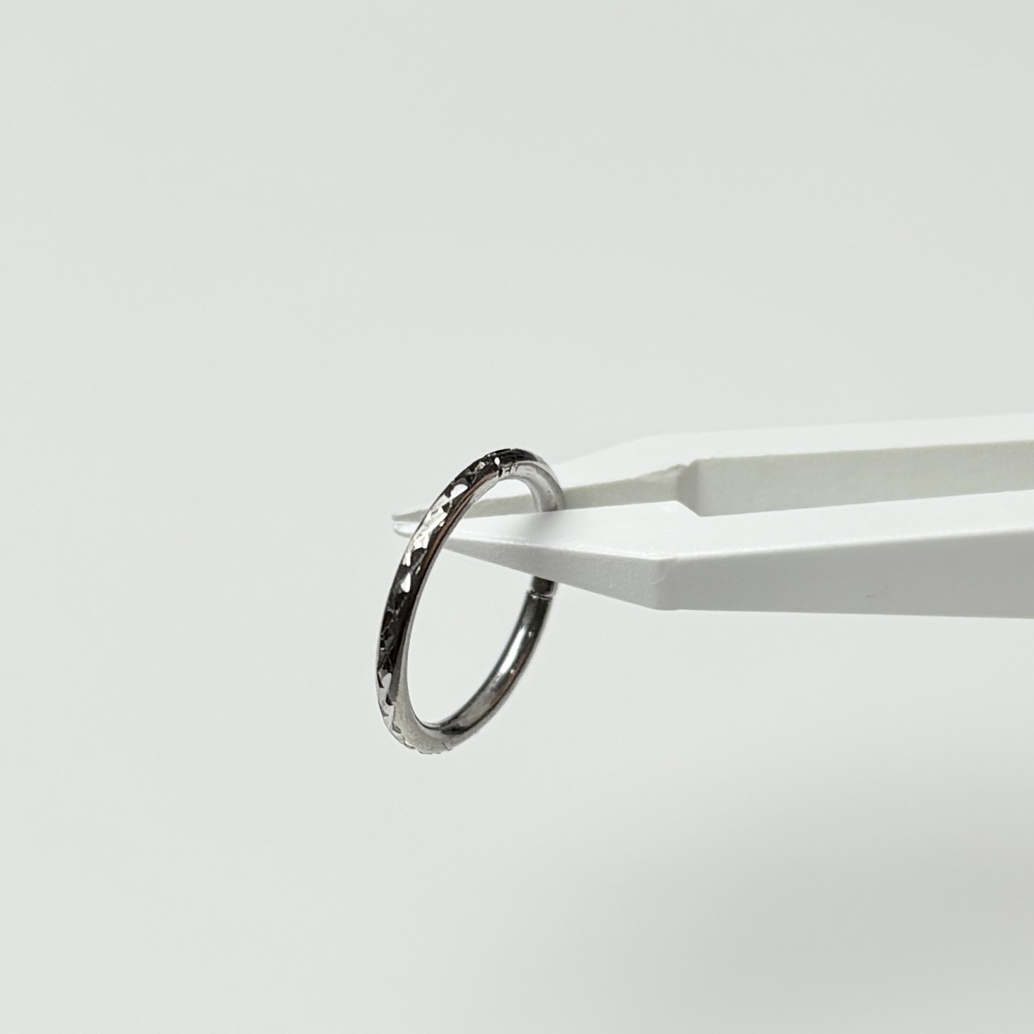 Pointed titanium steel lip stud product view