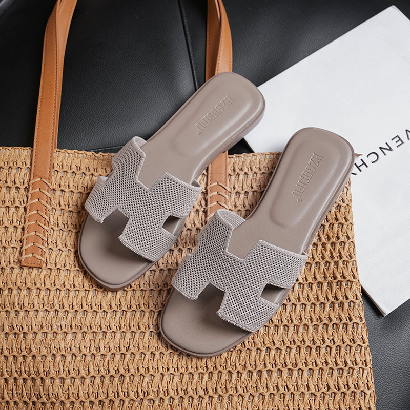 Slippers for Women to Wear Outside, 2026 New Summer Fashion Versatile Flat-Soled Flip-Flops, Beach Travel Sandals, Comfortable