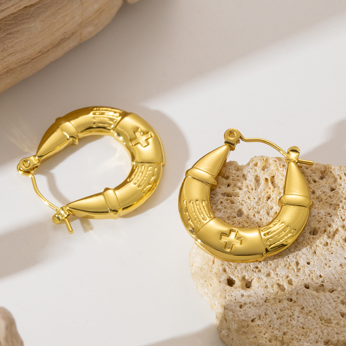 Pendientes de acero de titanio transfronterizos explosivos Pendientes retro de galvanoplastia de cercanías de moda Pendientes de oro para mujer geométrica de acero inoxidable