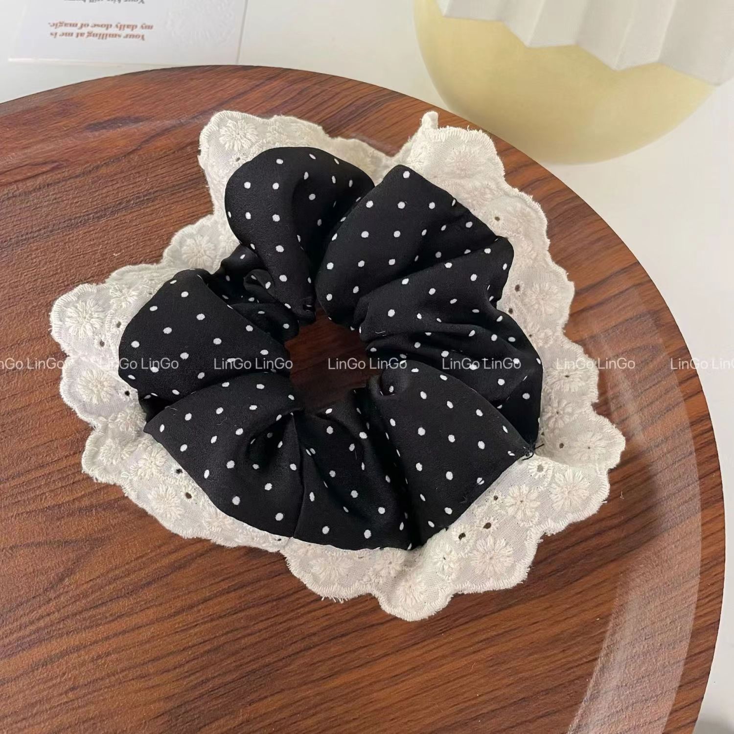 74＃黑底蕾丝边波点发圈