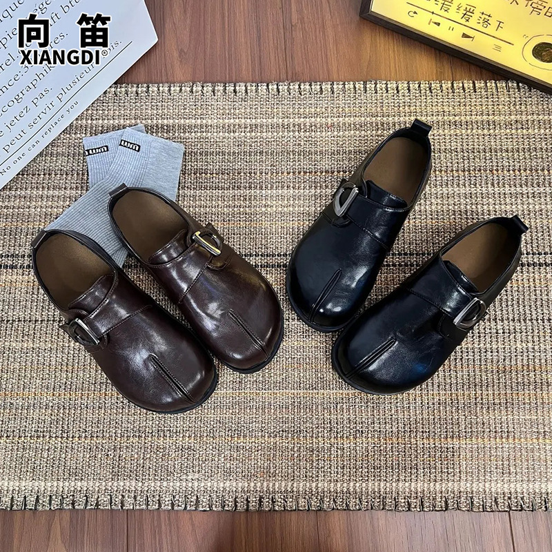 Vintage-style leather Birkenstock sandals for women, versatile and easy to match, 2026 new collection, thick-soled, with hidden heel for added height, casual slip-on shoes Vintage-style leather Birkenstock sandals for women, versatile and easy to match, 2026 new collection, thick-soled, with hidden heel for added height, casual slip-on shoes