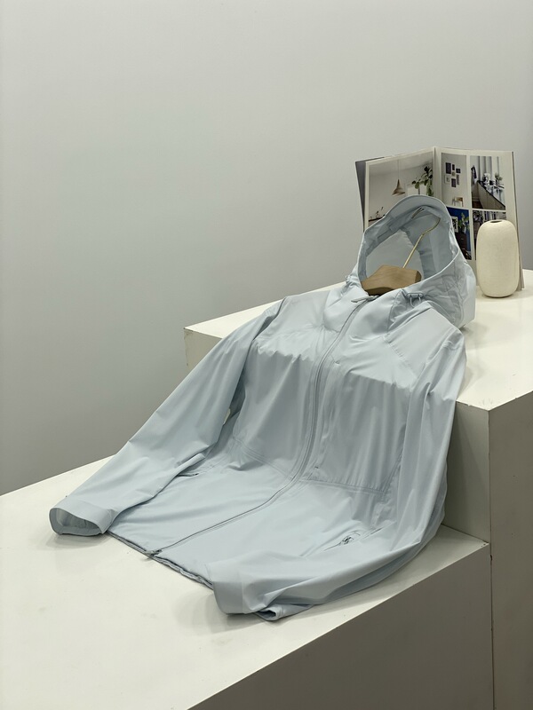 Niaojia の同じスタイルのカップルモデル軽量屋外ラミネート抗 UV 通気性快適な弾性スポーツとレジャー日焼け止め服|undefined