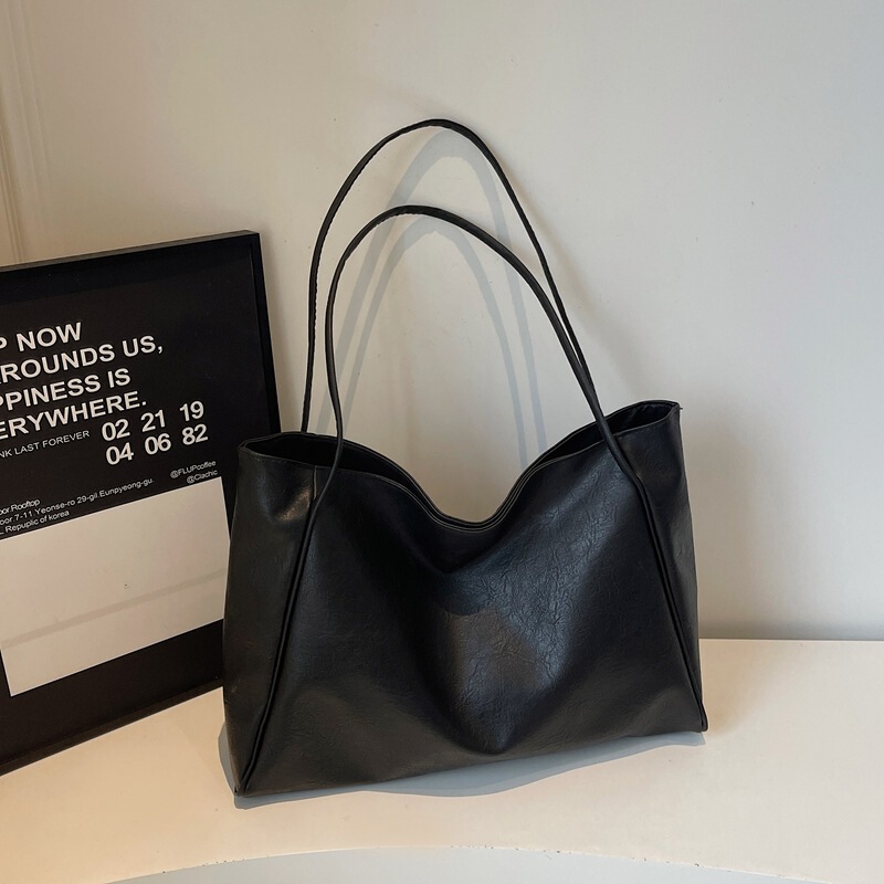 New Stylish Textured Tote Bag, Casual and Unique Large-Capacity Bag, 2026 Winter Niche Women's Shoulder Bag New Stylish Textured Tote Bag, Casual and Unique Large-Capacity Bag, 2026 Winter Niche Women's Shoulder Bag