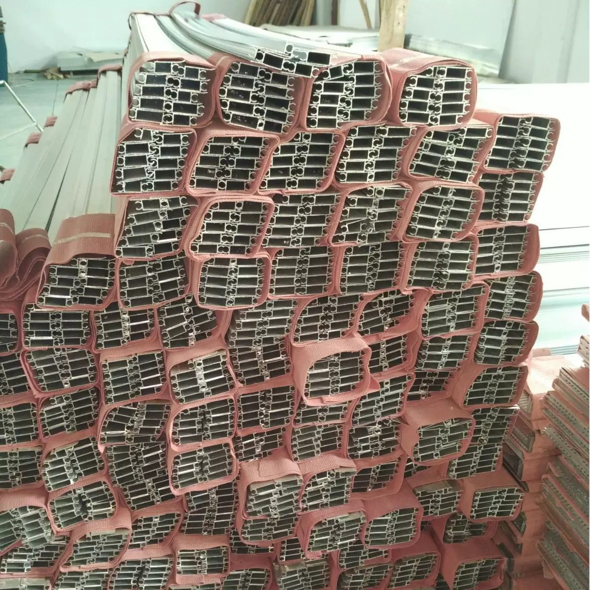 供应建筑变形缝装置 铝合金变形缝 建筑墙面变形缝基座
