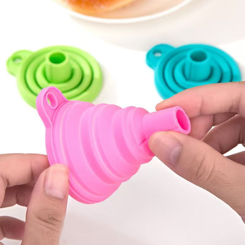 Folding small funnel