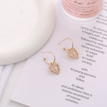 义乌饰品爱心镂空耳环高级感小众耳饰女心形耳环精致锆石爱心耳环