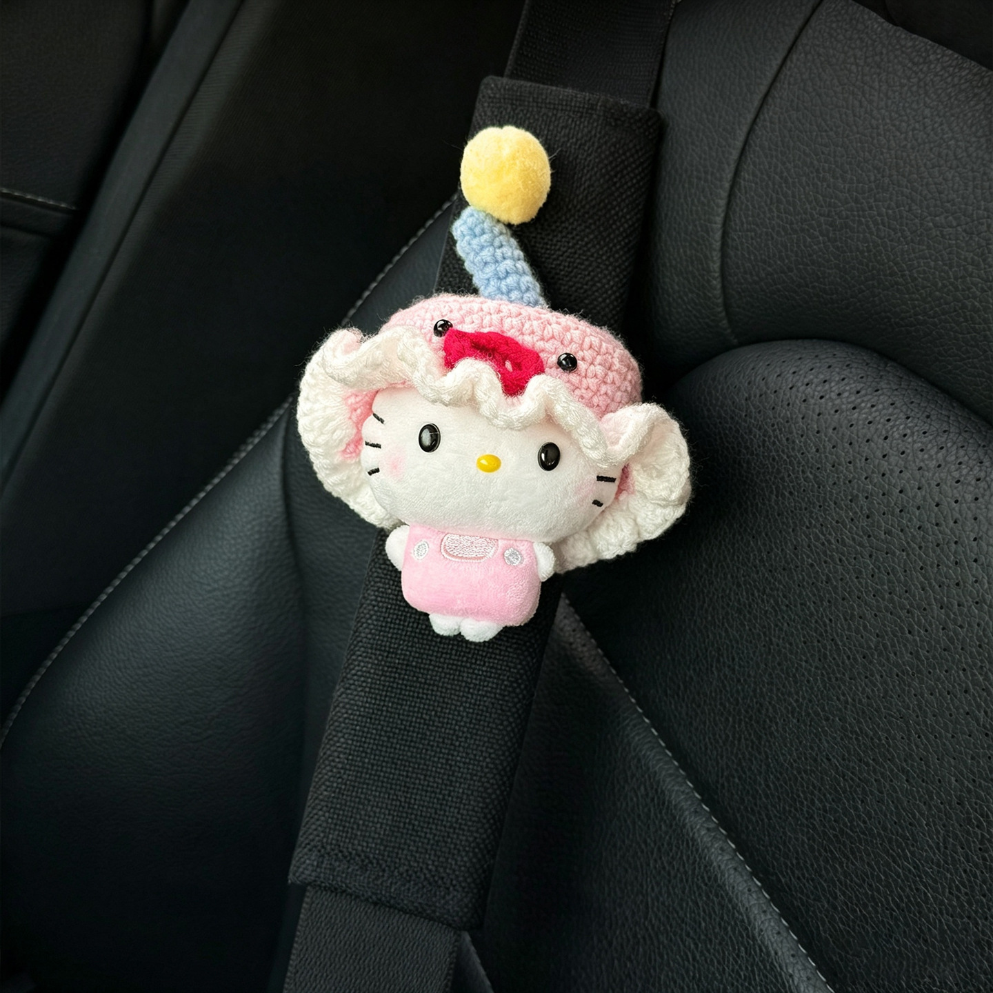 Cute KT cat plush car seatbelt shoulder pad, child anti-neck-strangling safety belt protector, couple set for women
