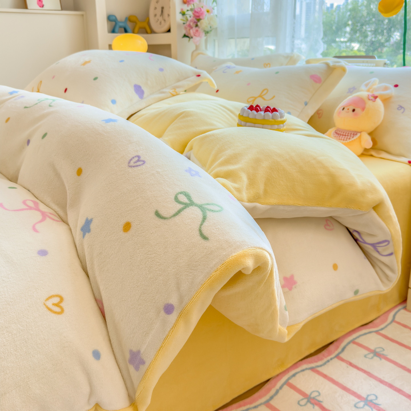 Invierno engrosado cama de seda de leche de cuatro piezas de seda de coral sábanas de seda de bebé cubierta de seda de calor y seda de tres piezas
