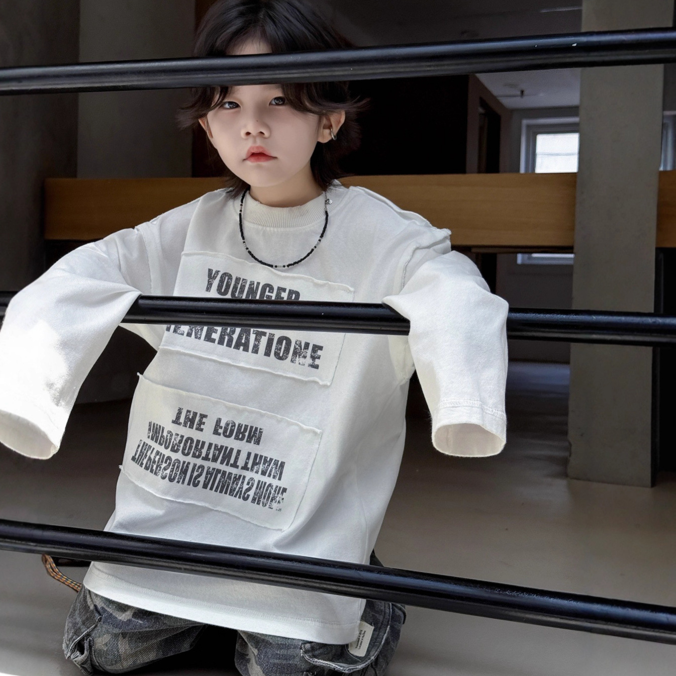 2025年秋季男童中大童毛边缝头外做字母印花男孩上衣圆领韩版时尚