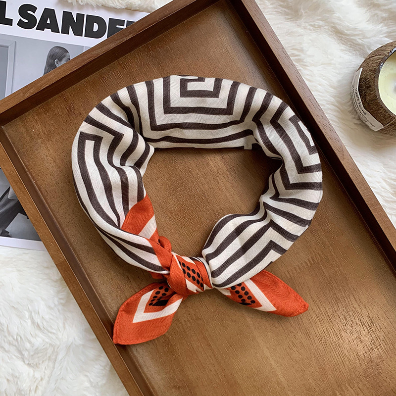 Bufandas de seda cuadrada alta sensación 2025 nueva seda de moda temperamento bufandas de cuello bufandas de seda rayas bufandas al por mayor