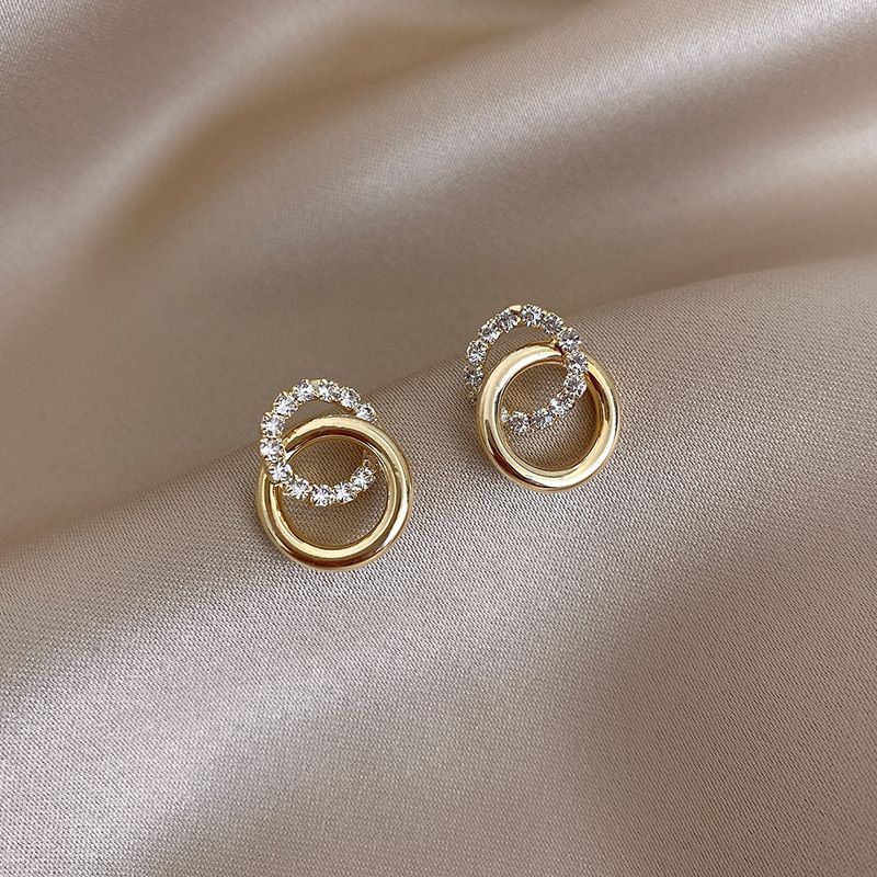 Procesamiento de precios de anillo de anillo de fijación de estilo aretes de círculo de estilo elegante aretes de alta calidad al por mayor