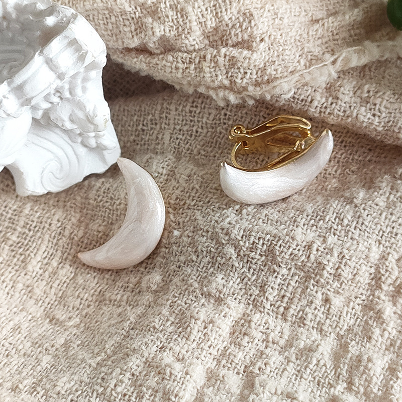 13g Weight Earrings Classification 1 Pair Quantity Holiday, Daily Occasion Alloy Material Moon Pattern Women's Gender Simple Style Style 1 Pair Simple Style Moon Alloy Earrings 9