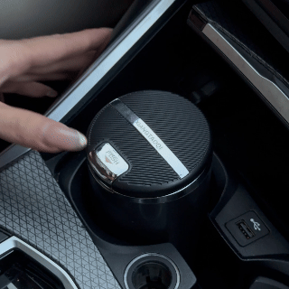 Car Ashtray, Classy and Atmospheric, Anti-Fly Ash Ashtray in the Car, Classy One-Click Opening and Closing, Large-Capacity Ashtray