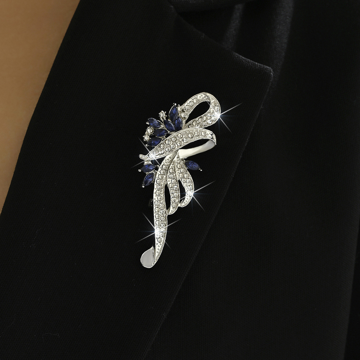 Accesorios de traje de abrigo de lujo ligero broche de cristal atmósfera flor de pecho europea y americana de alta calidad broche de gran broche