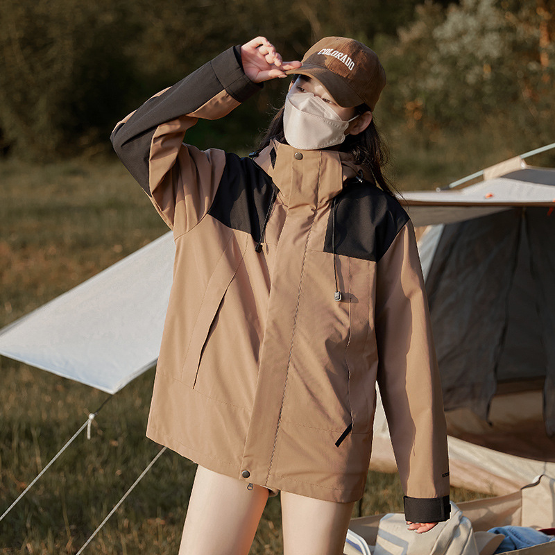 Hombres y mujeres tres en uno al aire libre desmontable a prueba de viento impermeable ropa de trabajo de montaña abrigo caliente logotipo impreso