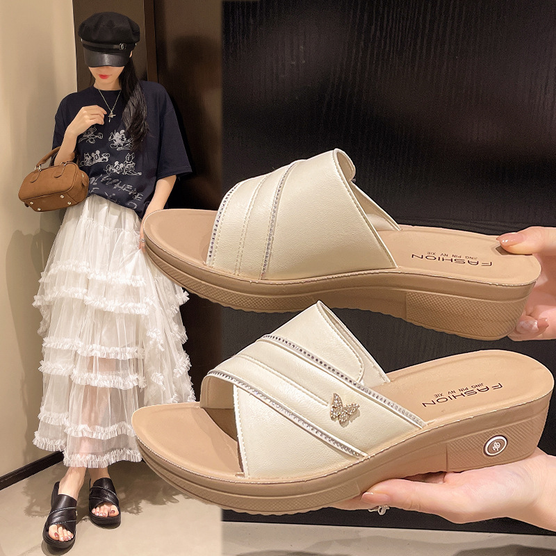 2025 Summer Fashion All-match Casual Slippers Soft Sole Non-slip Thick Bottom Flat New Arrival Cross Mother Shoes for Outer Wear