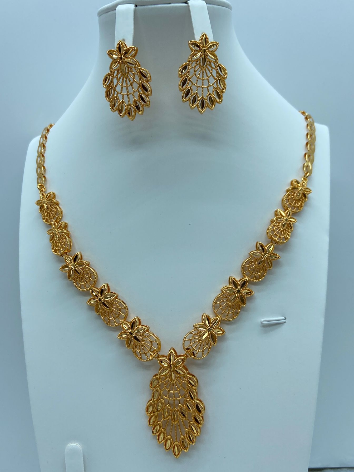 Transfronterizos de moda retro de Oriente Medio conjunto de joyería collar pendientes de boda banquete de bronce de lujo joyería dorada mujer