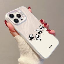 可爱玩耍熊猫适用iPhone苹果17/16手机壳14/15彩银12磨砂13/xs/xr