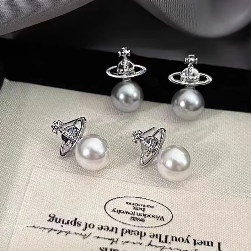 Small earrings pearl