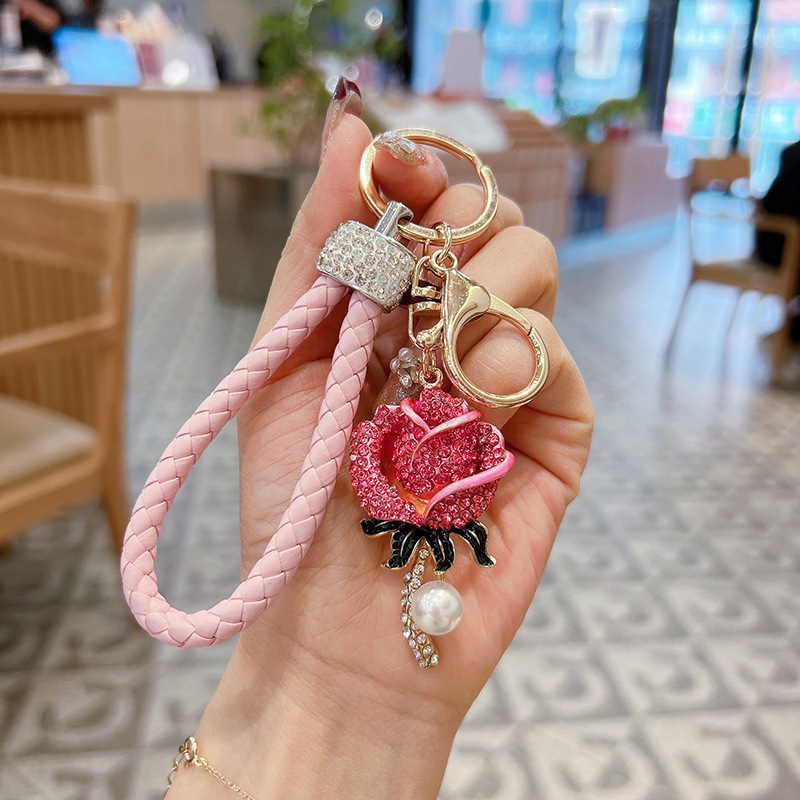Creativo diamante rosa flor de metal lindos llavero de automóvil coreano bolsos colgantes mujeres transfronterizas