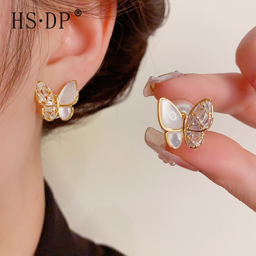 Sweet and Elegant Butterfly Mother-of-Pearl Earrings, Two-Pair Set, Fashionable, High-End, Light Luxury, Influencer-Style, Versatile Earrings