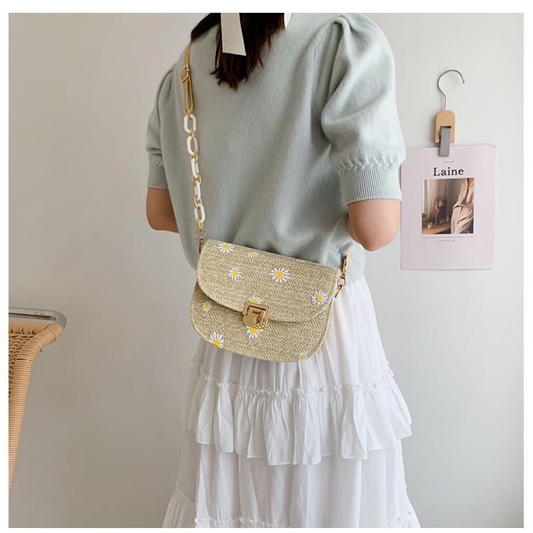 Vintage Daisy Embroidery Woven Chain Messenger Straw Bag Wholesale 20*16*6cm display picture 4