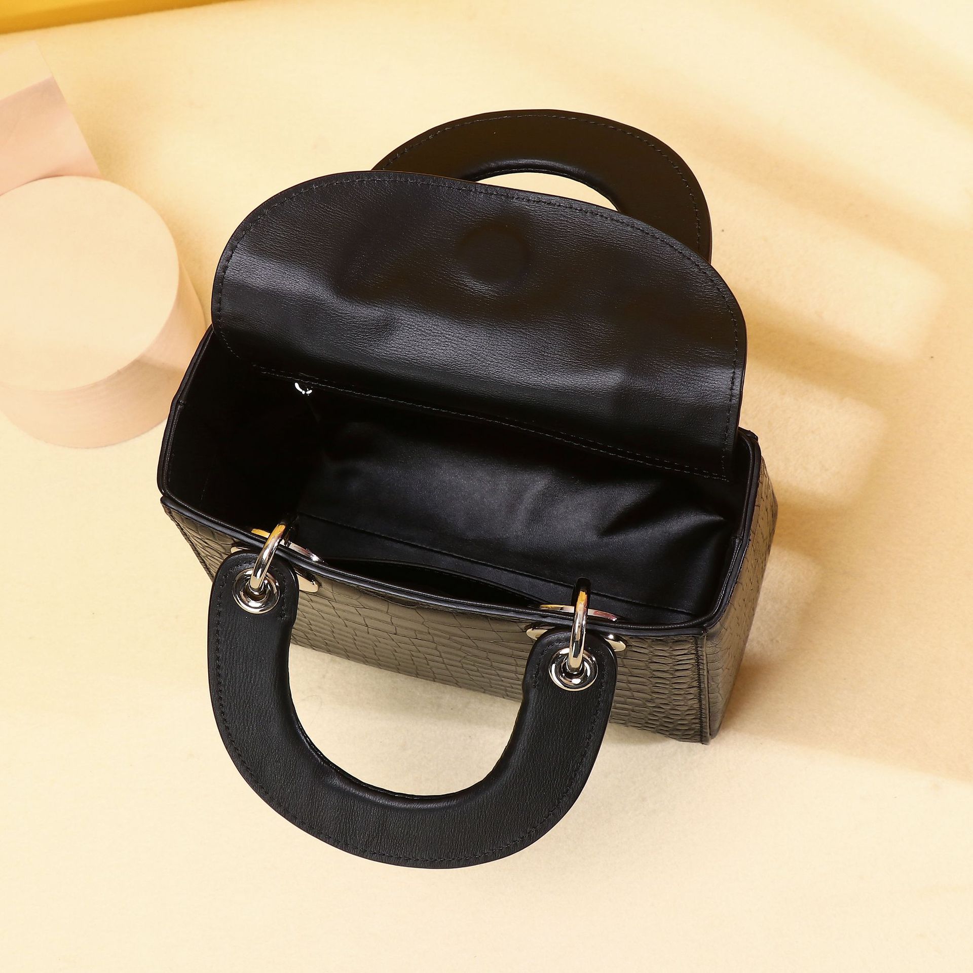 Túi bucket nữ da vân cá sấu phong cách Lady Dior, xách tay đeo chéo cao cấp