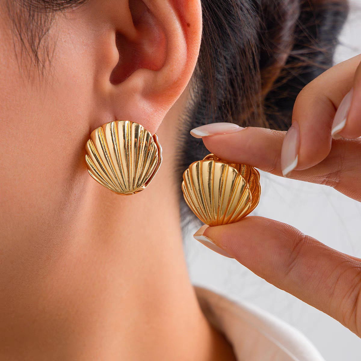 Pendientes de metal de alta gama, diseño minimalista y moderno, para mujer 2024, suministro al por mayor