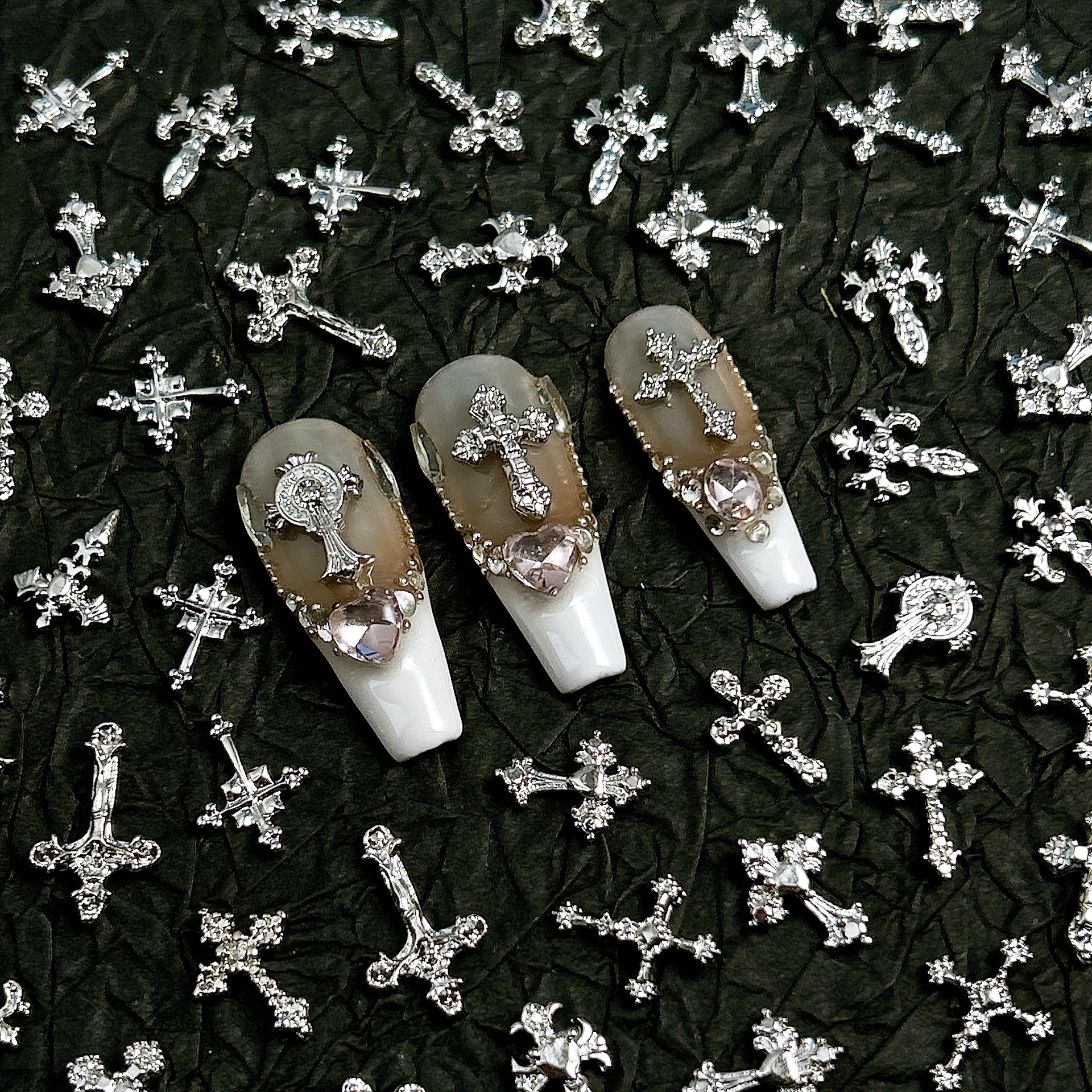 Ventas transfronterizas de joyas de manicuría cruces oro y plata super brillante diamante completo retro punk cruces joyas accesorios diy