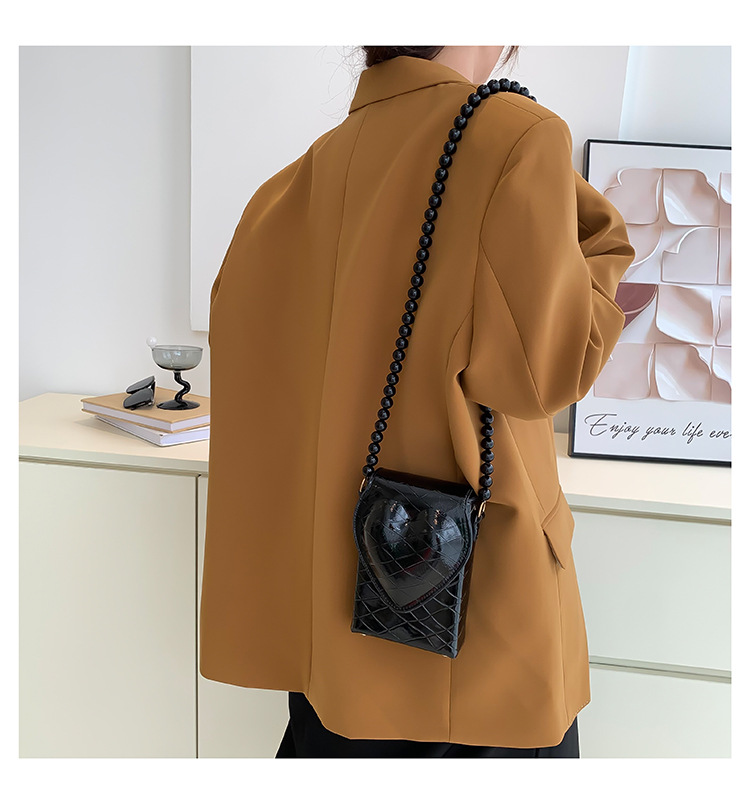 Women's Small Pu Leather Heart Shape Fashion Square Magnetic Buckle Crossbody Bag display picture 6