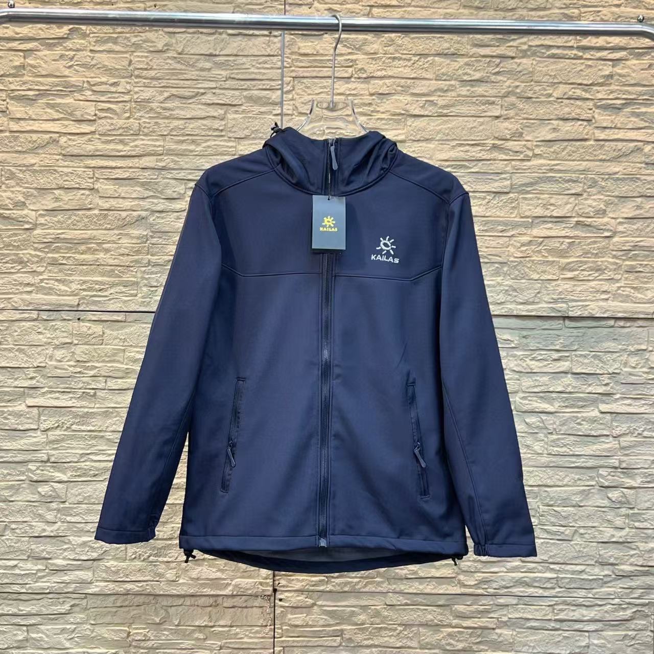 Veste softshell à capuche brodée kaila pour couple extérieur_voghion.com