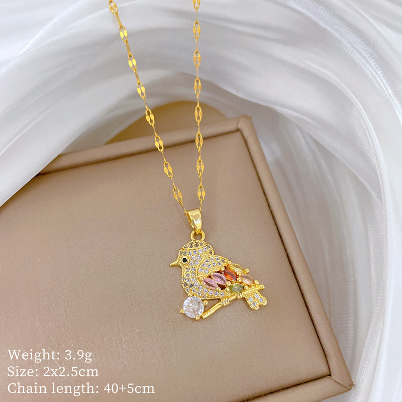 Collana con ciondolo a forma di uccello e zirconi oro_voghion.com